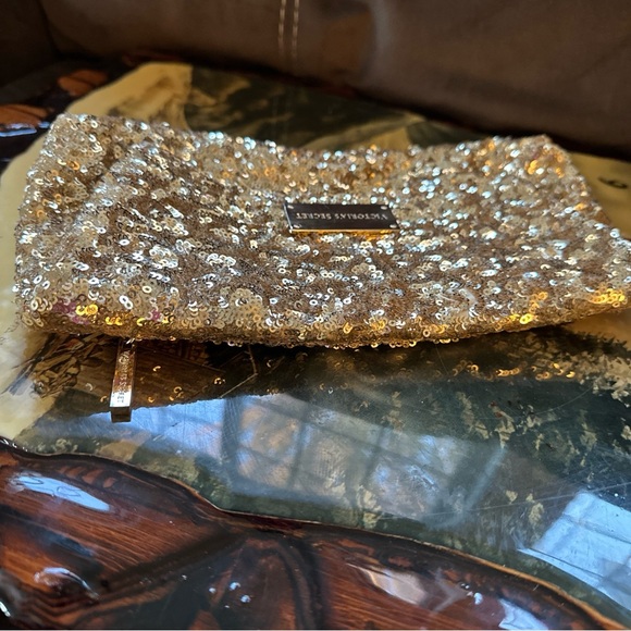 Victoria’s Secret Gold Sequin Clutch Purse Evening Hand Bag Shiny Zipper - Picture 6 of 15